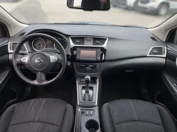2018 Nissan Sentra - image 4