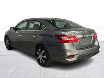 2018 Nissan Sentra - image 9