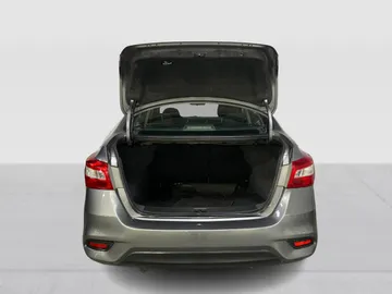 2018 Nissan Sentra - image 11