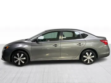2018 Nissan Sentra - image 8