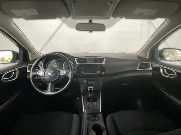 2018 Nissan Sentra - image 4