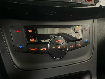 2018 Nissan Sentra - image 17
