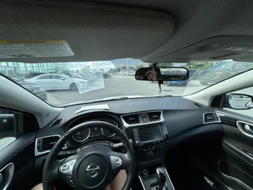 2019 Nissan Sentra - image 8