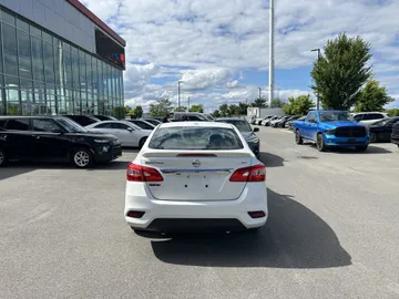 2019 Nissan Sentra - image 6