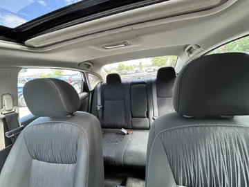 2019 Nissan Sentra - image 9