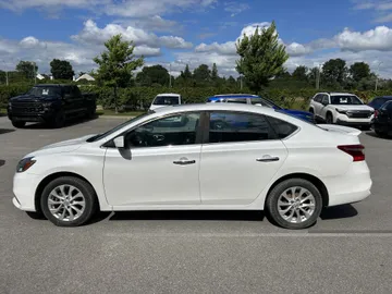 2019 Nissan Sentra - image 4