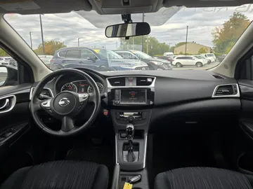 2019 Nissan Sentra - image 9