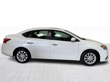 2019 Nissan Sentra - image 2