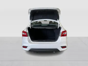 2019 Nissan Sentra - image 13