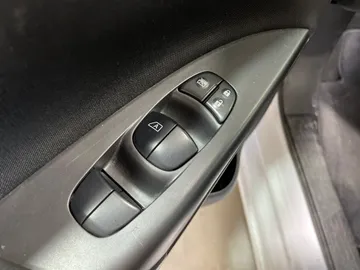 2019 Nissan Sentra - image 21