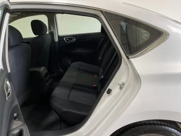 2019 Nissan Sentra - image 15