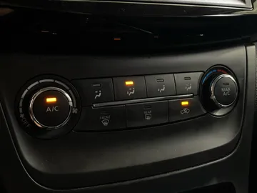 2019 Nissan Sentra - image 17