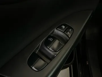 2019 Nissan Sentra - image 18