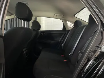 2019 Nissan Sentra - image 11