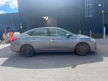 2017 Nissan Sentra - image 6