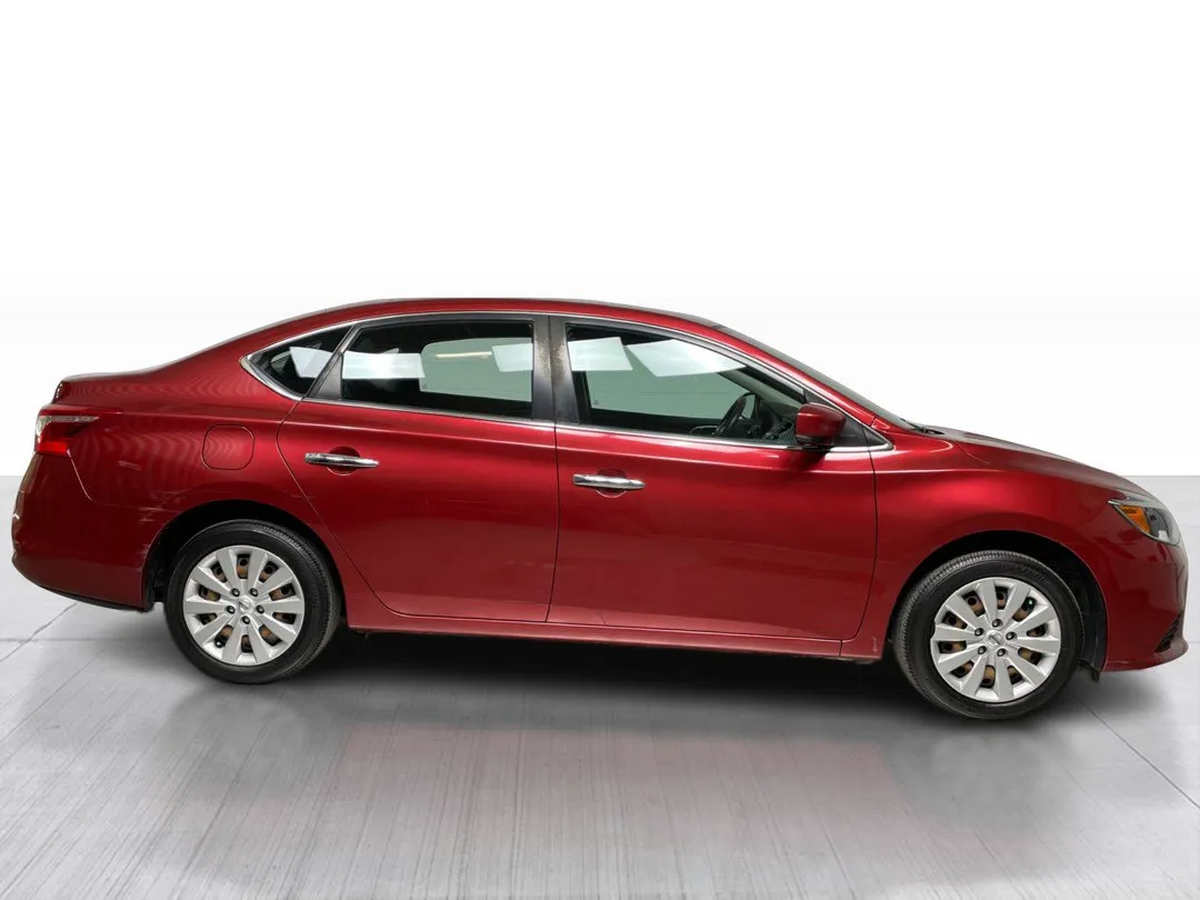 2017 Nissan Sentra — photo 2