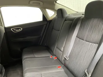 2017 Nissan Sentra - image 13