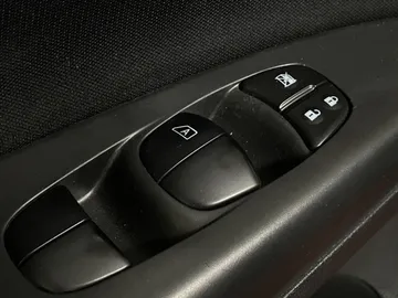 2017 Nissan Sentra - image 17