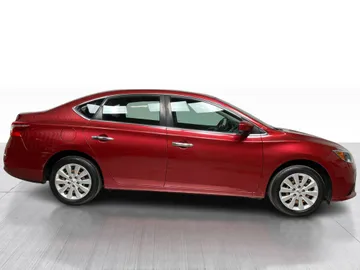 2017 Nissan Sentra - image 2