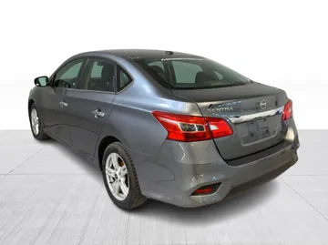2018 Nissan Sentra - image 9