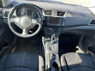 2018 Nissan Sentra - image 6