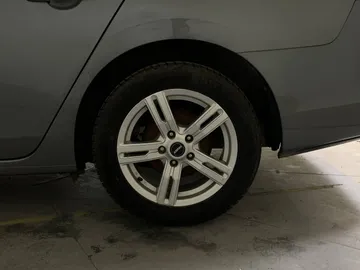 2018 Nissan Sentra - image 4