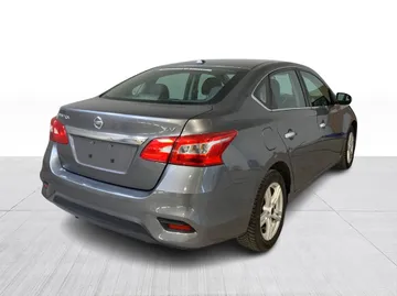 2018 Nissan Sentra - image 12