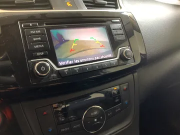 2018 Nissan Sentra - image 17