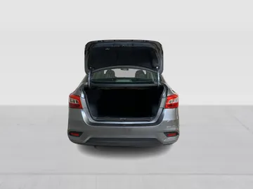 2018 Nissan Sentra - image 11