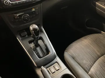 2018 Nissan Sentra - image 18