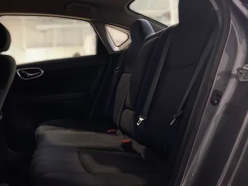 2018 Nissan Sentra - image 13