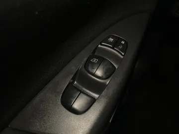 2019 Nissan Sentra - image 21