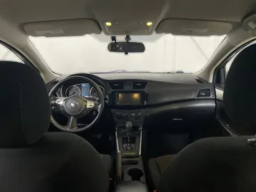 2019 Nissan Sentra - image 4