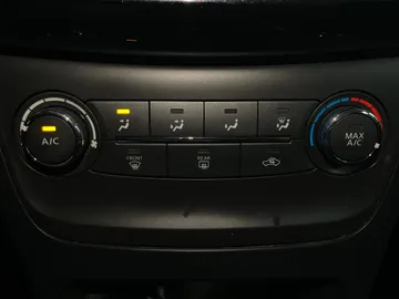 2019 Nissan Sentra - image 20