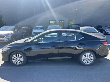 2020 Nissan Sentra - image 4