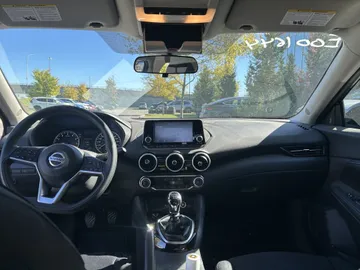 2020 Nissan Sentra - image 9