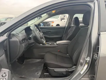 2024 Nissan Sentra - image 7