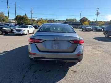 2024 Nissan Sentra - image 4