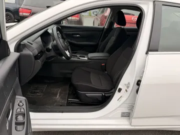 2025 Nissan Sentra - image 8