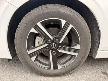 2025 Nissan Sentra - image 7