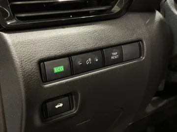 2025 Nissan Sentra - image 25