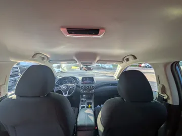 2022 Nissan Sentra - image 9