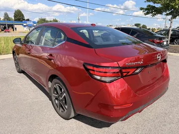 2024 Nissan Sentra - image 3