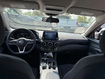 2023 Nissan Sentra - image 9
