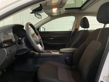 2024 Nissan Sentra - image 3