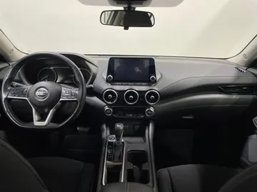 2021 Nissan Sentra - image 4