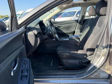 2023 Nissan Sentra - image 8