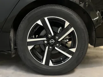 2025 Nissan Sentra - image 6