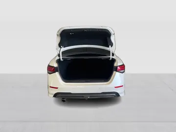 2021 Nissan Sentra - image 13