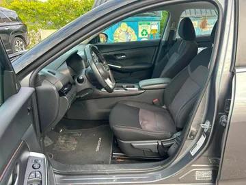 2022 Nissan Sentra - image 8